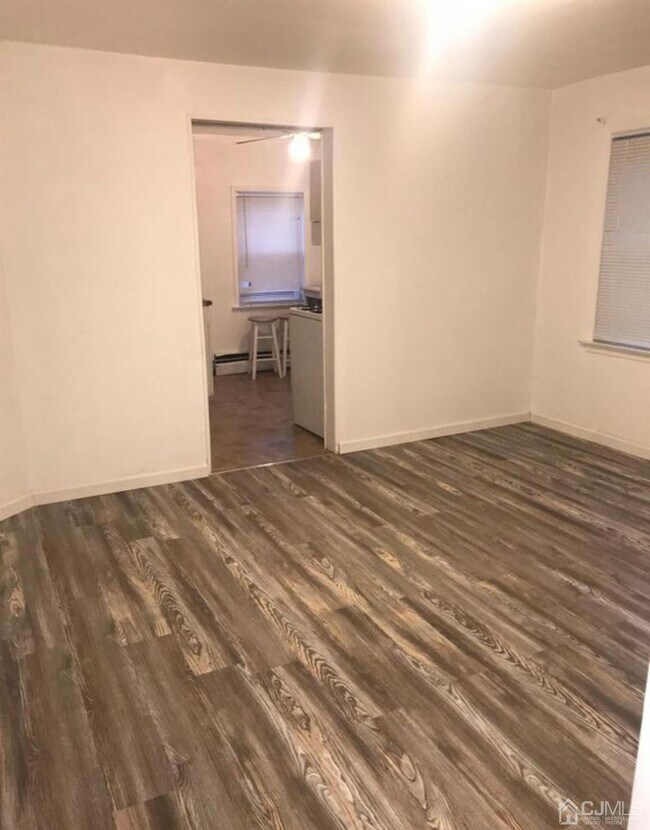 252 2nd St-Unit -2 in South Amboy, NJ - Building Photo - Building Photo