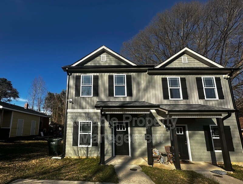 430 Andrews St in Clayton, NC - Foto de edificio