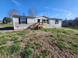 102 Indian Camp Branch Rd in Weaverville, NC - Building Photo