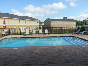 Evergreen Townhomes on Lake Buckeye in Winter Haven, FL - Building Photo - Building Photo