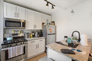 4004 N Bell Ave, Unit 2D in Chicago, IL - Building Photo