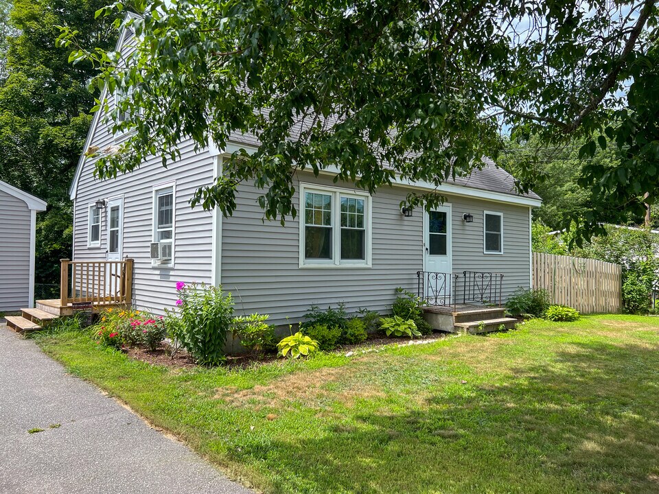 68 River Rd in Topsham, ME - Building Photo