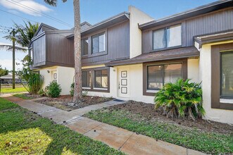 5352 Bosque Ln in West Palm Beach, FL - Building Photo - Building Photo