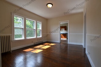 511 W Jefferson St, Unit 3 in Joliet, IL - Building Photo - Building Photo