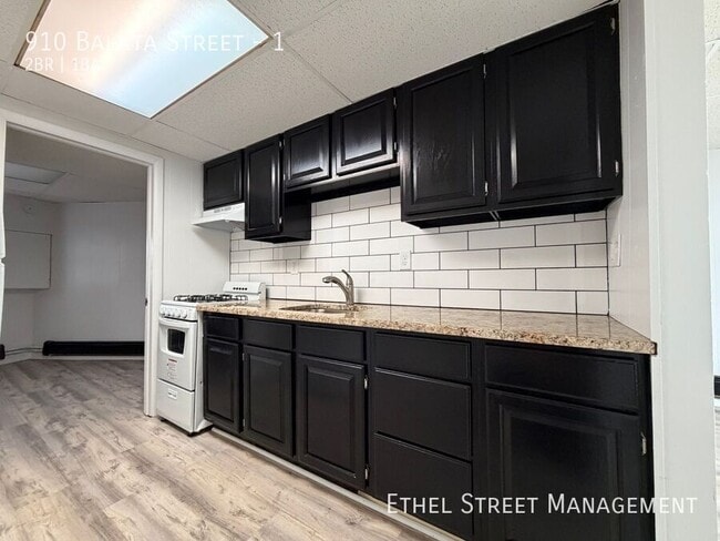 910 Balata St in Easton, PA - Building Photo - Building Photo