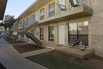 Everton at Bellmar in Dallas, TX - Building Photo - Building Photo