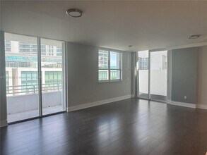 5970 Indian Creek Dr, Unit PH-3 in Miami Beach, FL - Building Photo - Building Photo