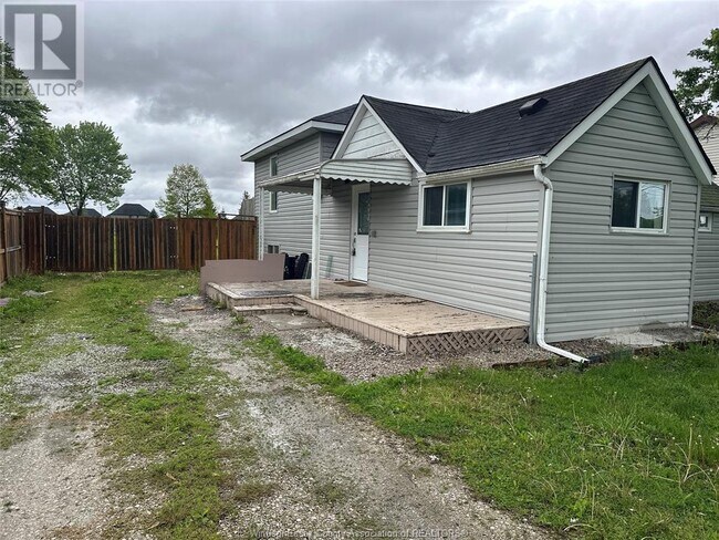 342 Renaud Line Rd in Lakeshore, ON - Building Photo - Building Photo