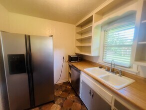 2216 Downing St in The Village, OK - Building Photo - Building Photo