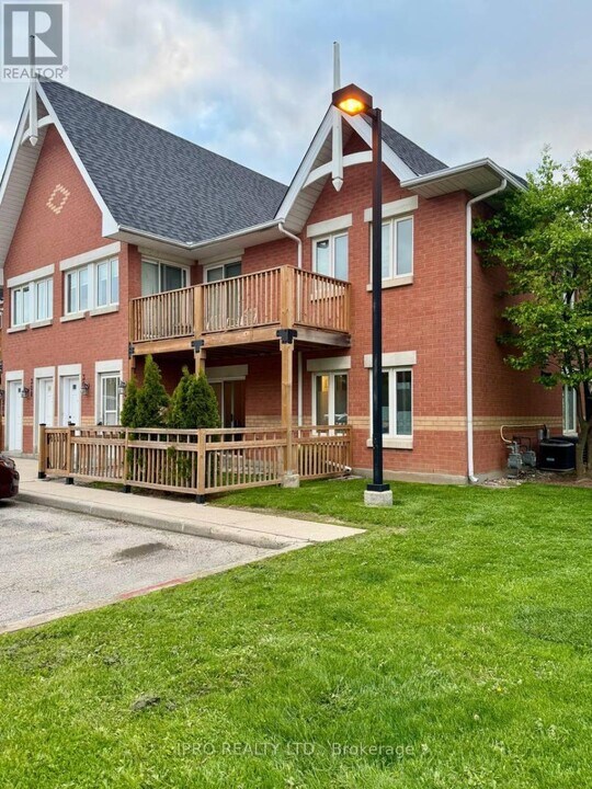4140-4140 Foxwood Dr in Burlington, ON - Building Photo