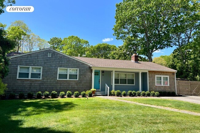 11 Cedar Ridge Dr in East Hampton, NY - Building Photo - Building Photo