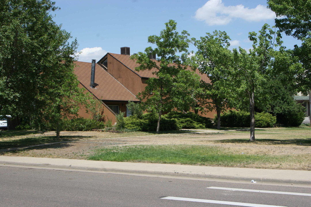 1274 S Reed St in Lakewood, CO - Foto de edificio