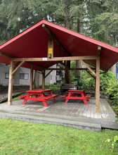 989 Lytton St in North Vancouver, BC - Building Photo - Building Photo