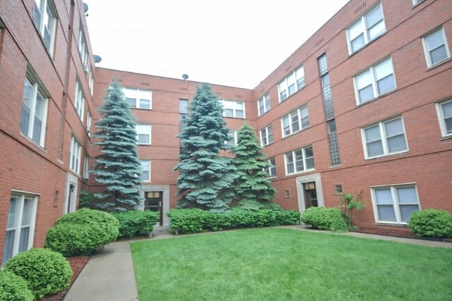 property at 2417 W Farragut Ave
