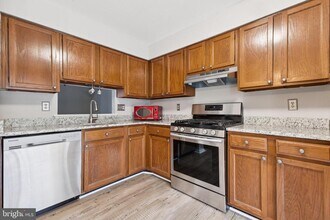 7420 Houndsbury Ct in Alexandria, VA - Building Photo - Building Photo