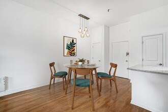 347 Varick St in Jersey City, NJ - Building Photo - Building Photo
