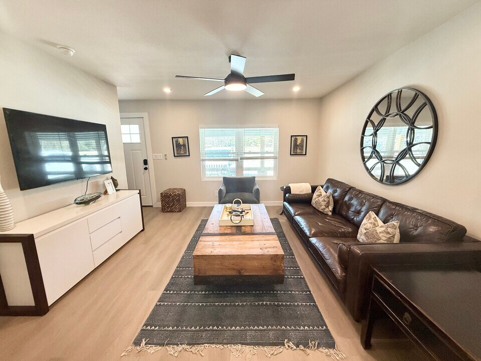 201 S Mitchell St in San Marcos, TX - Building Photo