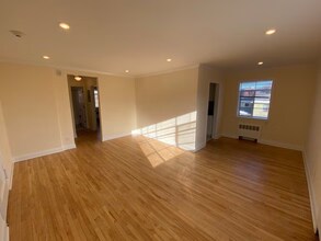 85 Saint Paul St, Unit 3 in Brookline, MA - Foto de edificio - Building Photo