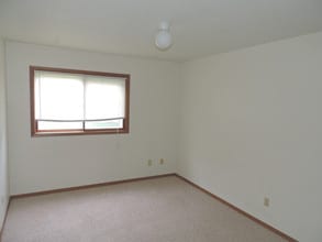 728 Westwinds Dr-Unit -01 in Iowa City, IA - Building Photo - Building Photo