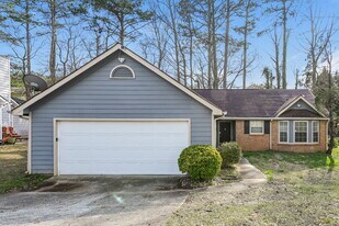 5951 Old Wellborn Trce in Lithonia, GA - Building Photo