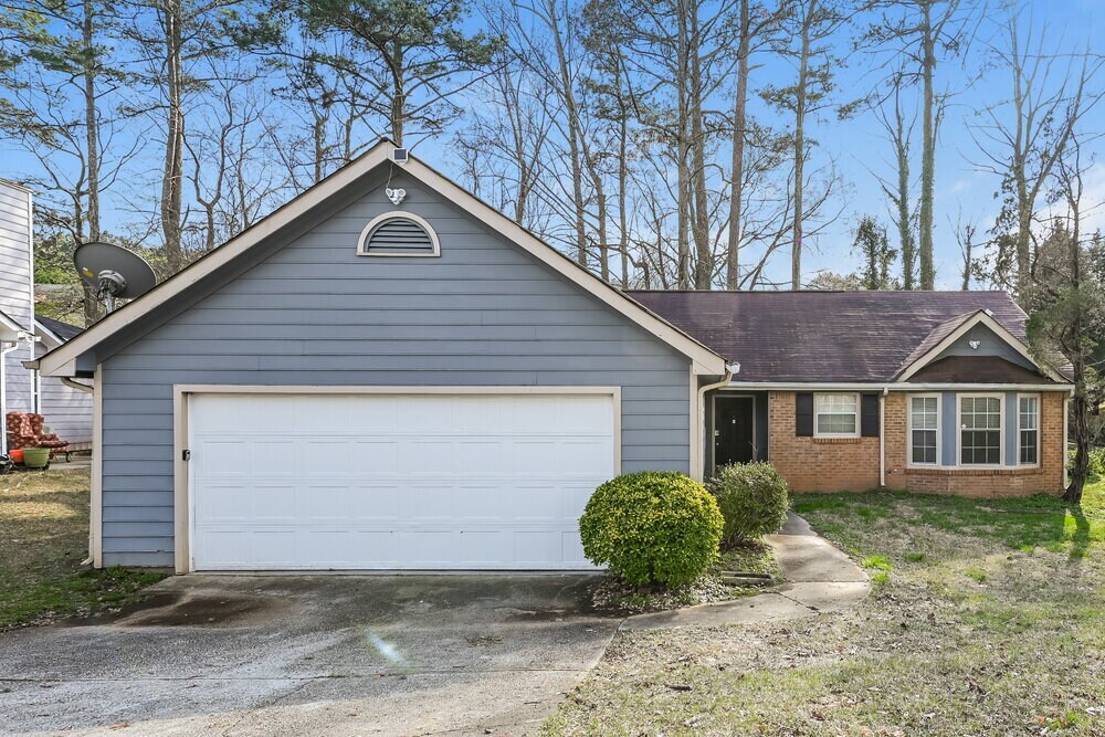 5951 Old Wellborn Trce in Lithonia, GA - Building Photo