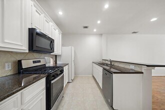 2013 Gillette St in Houston, TX - Building Photo - Building Photo