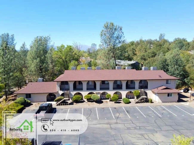 300 Boulder Creek Dr, Redding, CA 96003