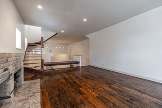 2059 N Clifton Ave, Unit 1 in Chicago, IL - Foto de edificio - Building Photo