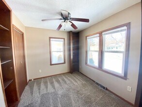 3330 52nd St in Des Moines, IA - Building Photo - Building Photo