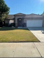 2715 Paradise Point Pl in Bakersfield, CA - Building Photo