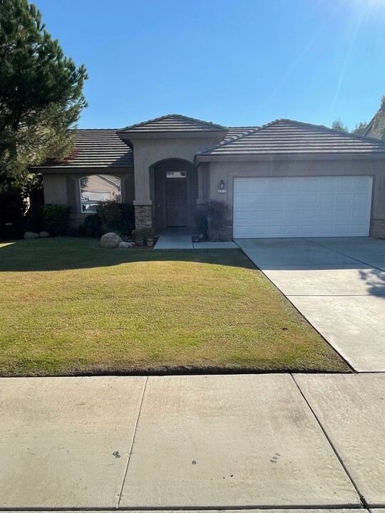 2715 Paradise Point Pl in Bakersfield, CA - Building Photo