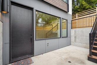 2713 W Howe St, Unit B in Seattle, WA - Building Photo - Building Photo