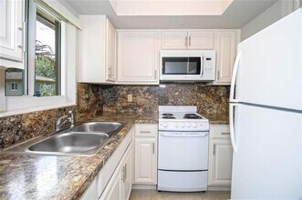 2170 NE 44th St in Lighthouse Point, FL - Building Photo - Building Photo