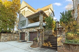 2125 Cooper Lake Dr SE in Smyrna, GA - Building Photo