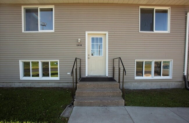 114 17th Ave E in Menomonie, WI - Building Photo - Building Photo
