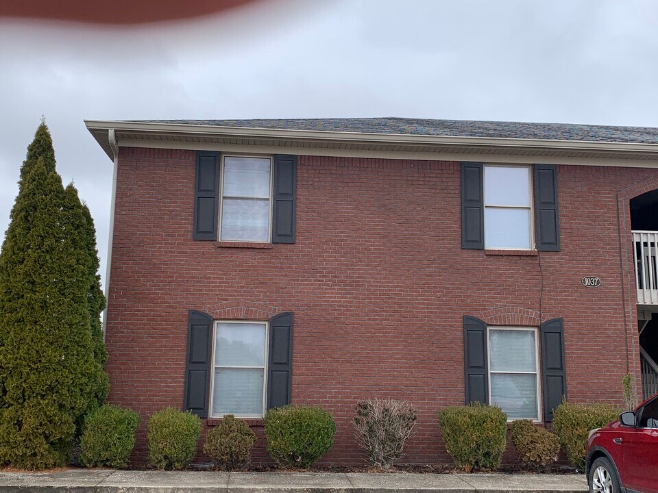 1037 Brooklyn Blvd in Berea, KY - Building Photo