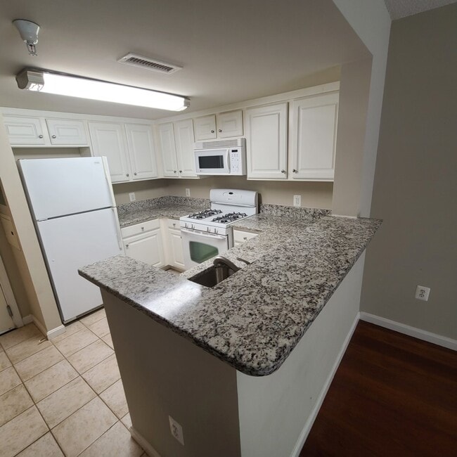 11710 Old Georgetown Rd, Unit #221 in North Bethesda, MD - Building Photo - Building Photo