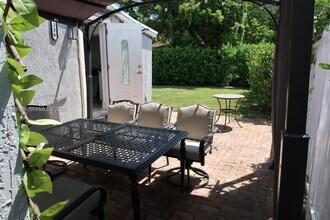 1336 NW 38th St in Miami, FL - Building Photo - Building Photo