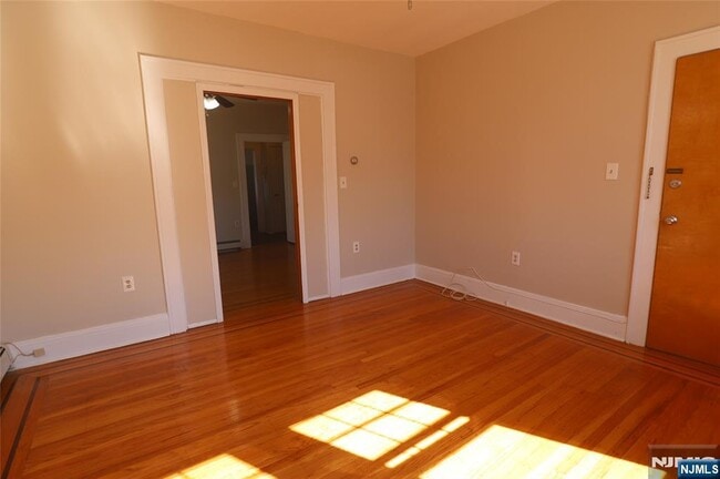 549 2nd in Lyndhurst, NJ - Building Photo - Building Photo