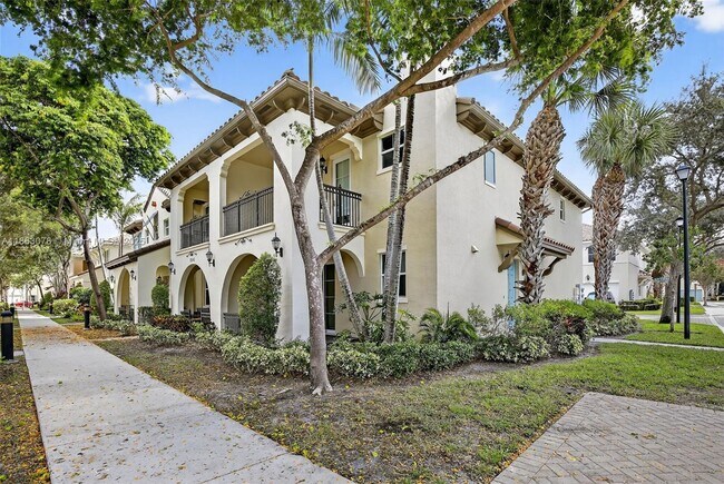 2938 St Thomas Dr in Hollywood, FL - Building Photo - Building Photo