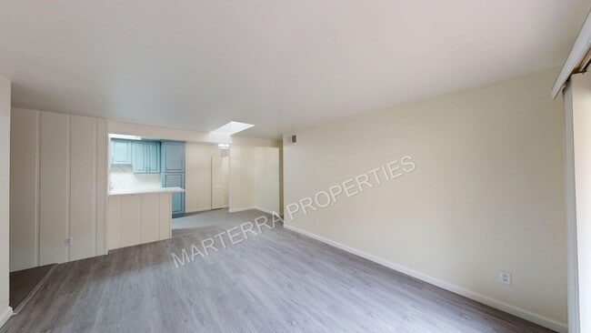 1001 MacArthur Blvd in Santa Ana, CA - Building Photo - Building Photo