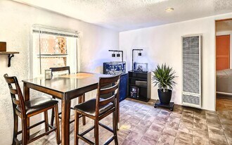 738 Columbia St, Unit B in Santa Fe, NM - Building Photo