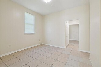 2215 N Galvez St in New Orleans, LA - Foto de edificio - Building Photo