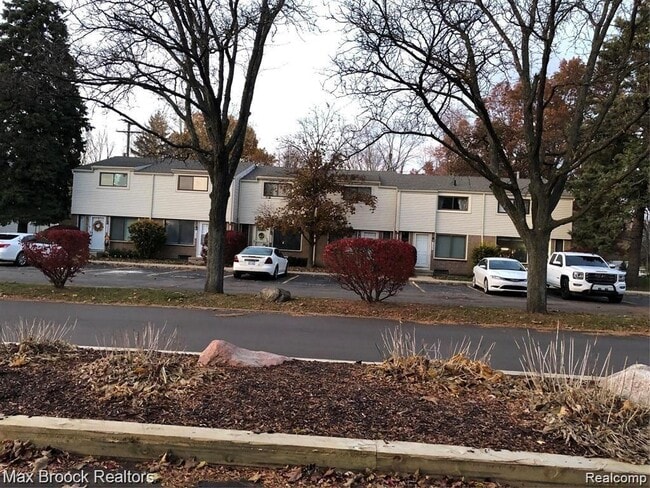 property at 1653 Wimbledon Dr