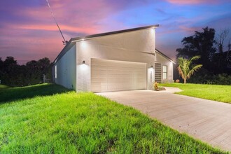 1220 Papillon St in North Port, FL - Foto de edificio - Building Photo