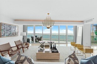 1643 Brickell Ave in Miami, FL - Building Photo