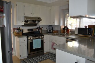 3153 Nutmeg Dr in Corona, CA - Foto de edificio - Building Photo