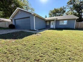 2607 NE Walker St in Bentonville, AR - Building Photo