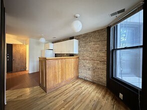 614 W Surf St, Unit K09J in Chicago, IL - Foto de edificio - Building Photo