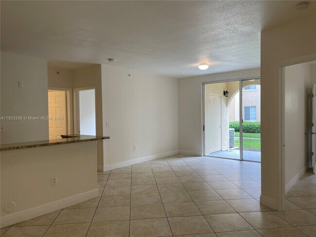 2586 Centergate Dr in Miramar, FL - Building Photo - Building Photo